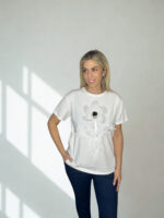 ΜΠΛΟΥΖΑ FLORETTA ONE SIZE ΜΕ ΔΙΑΚΟΣΜΗΤΙΚΑ ΣΤΟΙΧΕΙΑ ΣΕ ΛΕΥΚΟ - Image 3