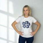 ΜΠΛΟΥΖΑ  LIVIA ΜΕ FLORAL ΔΙΑΚΟΣΜΗΤΙΚΑ ΣΤΟΙΧΕΙΑ ΣΕ ΛΕΥΚΟ ΚΑΙ ΣΙΕΛ