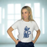 ΜΠΛΟΥΖΑ ΜΕ ΚΟΝΤΑ ΜΑΝΙΚΙΑ CAT LOVE ΜΕ ΤΖΙΝ ΛΕΠΤΟΜΕΡΕΙΑ ΣΕ ΛΕΥΚΟ