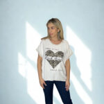 ΜΠΛΟΥΖΑ ΜΕ ΚΟΝΤΑ ΜΑΝΙΚΙΑ KARLA 342544 ΜΕ ΚΑΡΔΙΑ ΣΕ ΜΠΕΖ