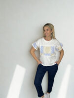 ΜΠΛΟΥΖΑ ONE SIZE ΜΕ ΚΕΝΤΗΜΕΝΟ PATCHWORK ΚΑΙ ΔΑΝΤΕΛΑ  559988 ΣΕ ΕΚΡΟΥ ΣΙΕΛ - Image 2