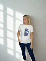 ΜΠΛΟΥΖΑ ΜΕ ΚΟΝΤΑ ΜΑΝΙΚΙΑ CAT LOVE ΜΕ ΤΖΙΝ ΛΕΠΤΟΜΕΡΕΙΑ ΣΕ ΛΕΥΚΟ - Image 4